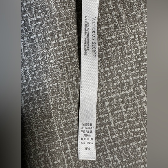 Victoria’s Secret sports bra, size medium. Black and multicolored. - Picture 3 of 9